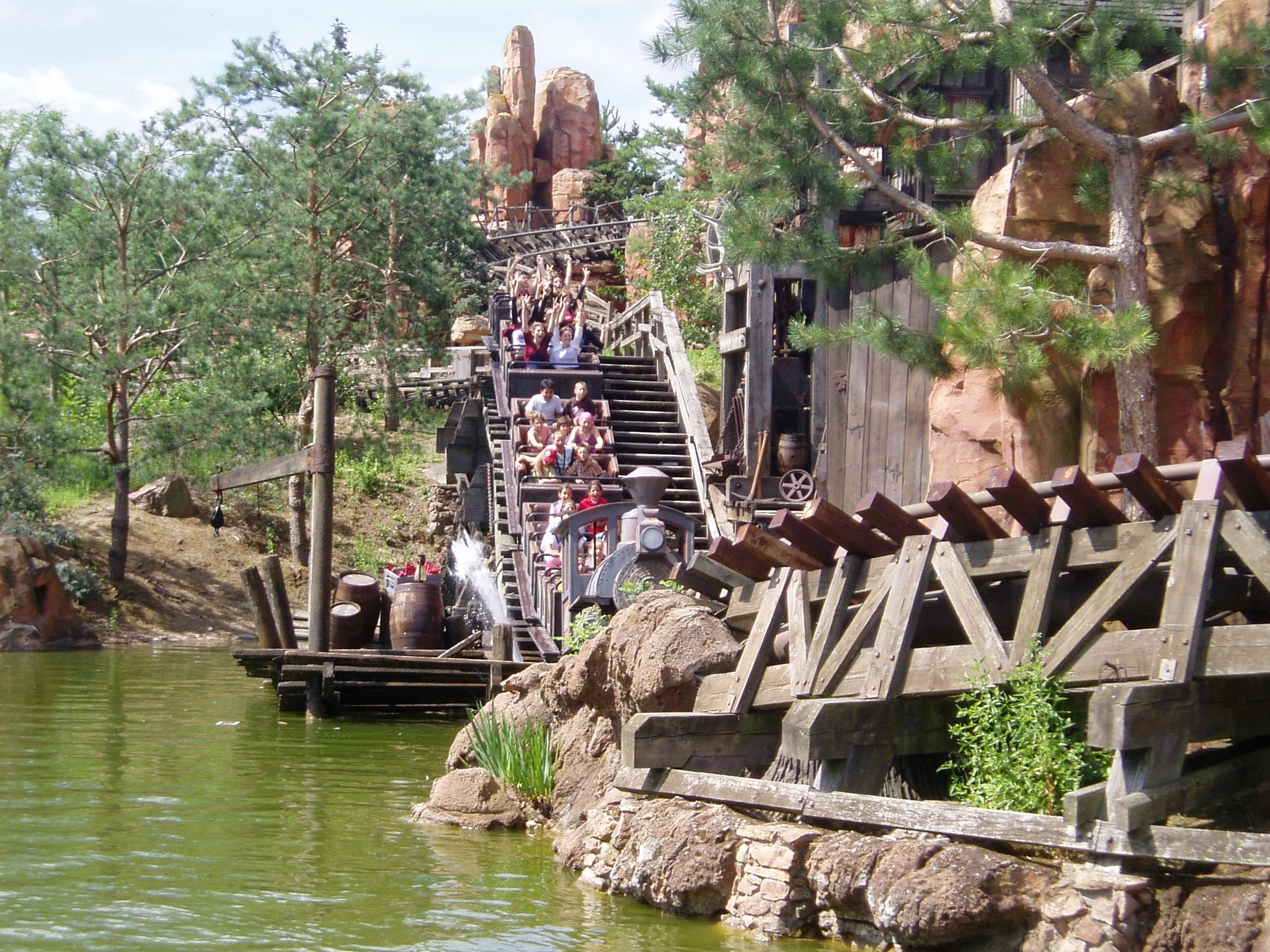 You are currently viewing Big Thunder Mountain (Disneyland Paris)