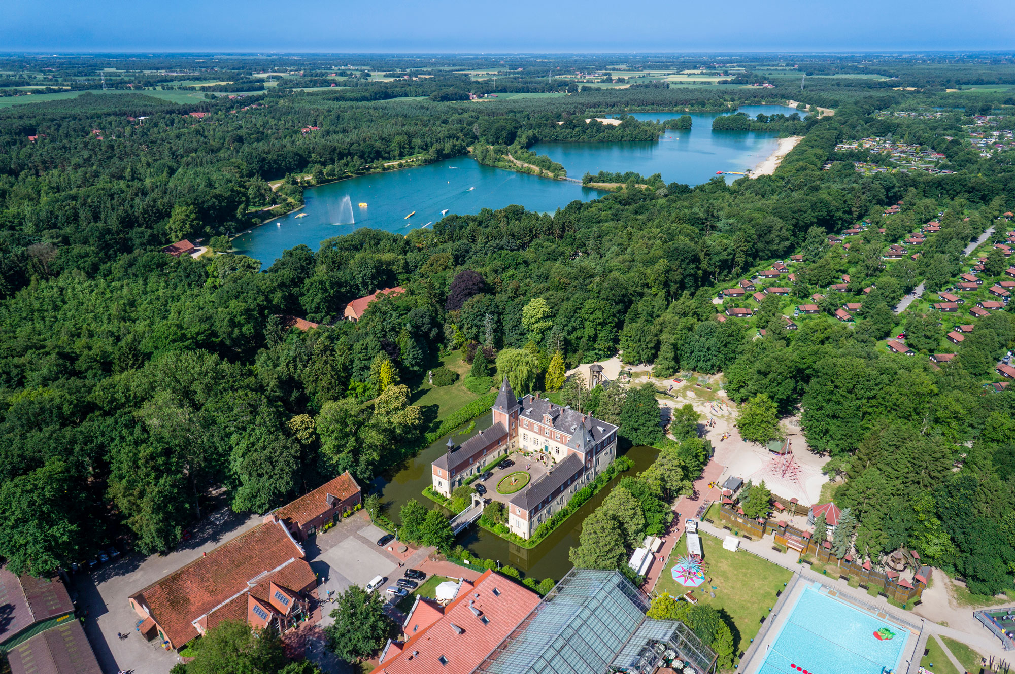 Read more about the article Schloss Dankern öffnet seine Türen – Zahlreiche Neuinvestitionen in Wassersport und Spielplätze 